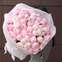 Букет 51 пион - с добавлением зелени - миниатюра 