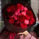 Букет Красная Магия - с добавлением зелени - миниатюра 