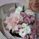 Букет Лепесток крокуса - с добавлением зелени - миниатюра 