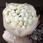 Букет из 51-го белого пиона