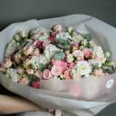 Букет Нежные объятия - с добавлением зелени - миниатюра 