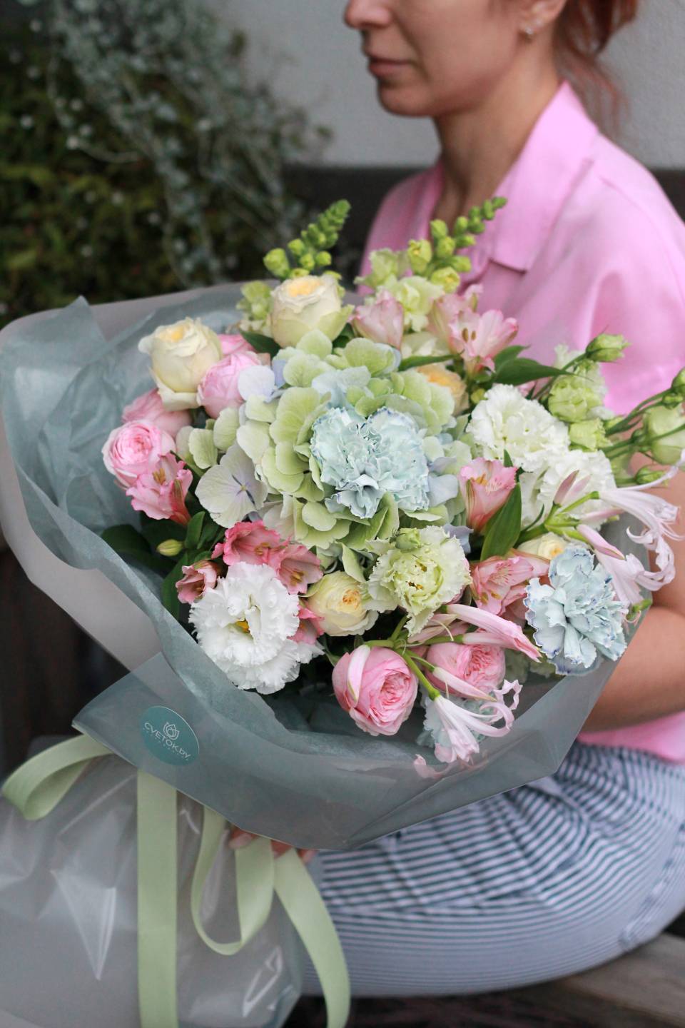 Букет Касание - с добавлением зелени