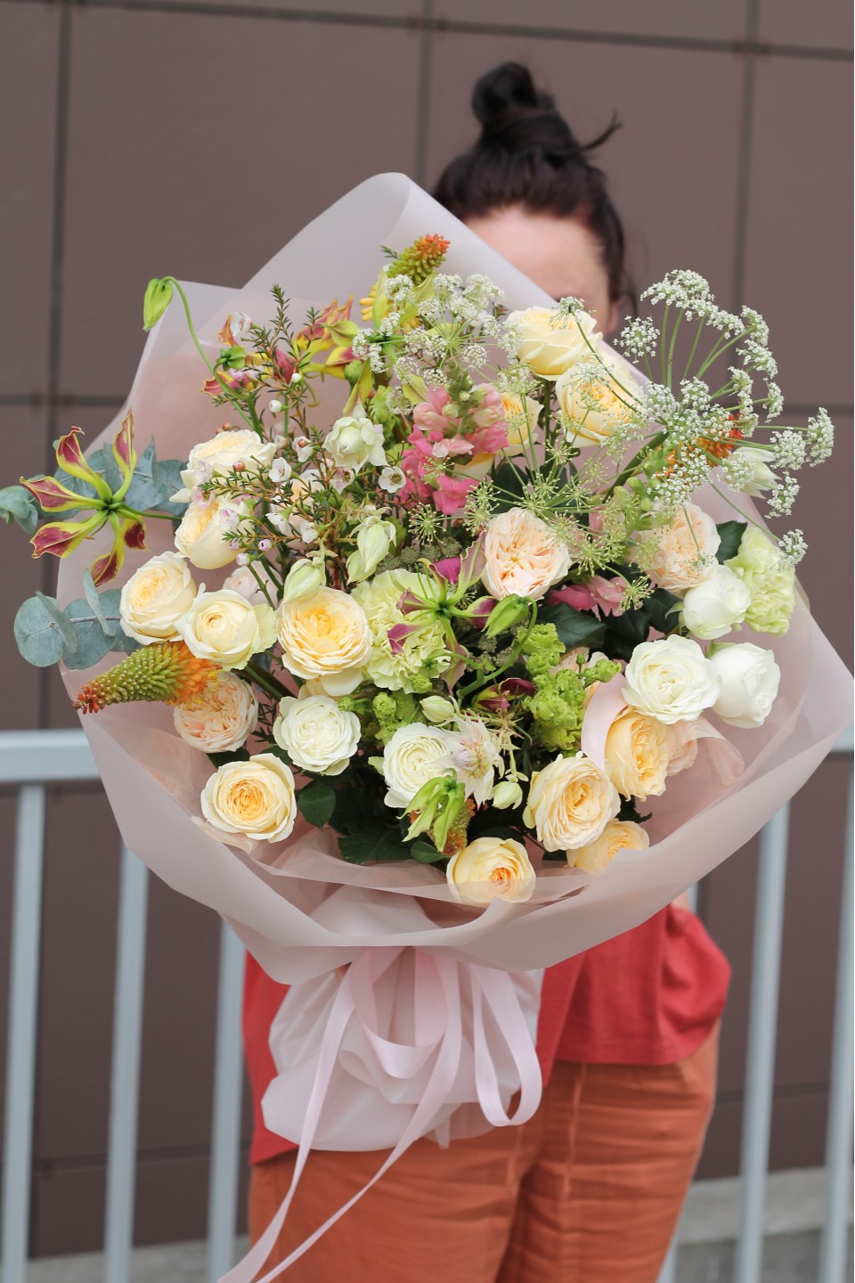 Букет Поэзия Цветов - с добавлением зелени