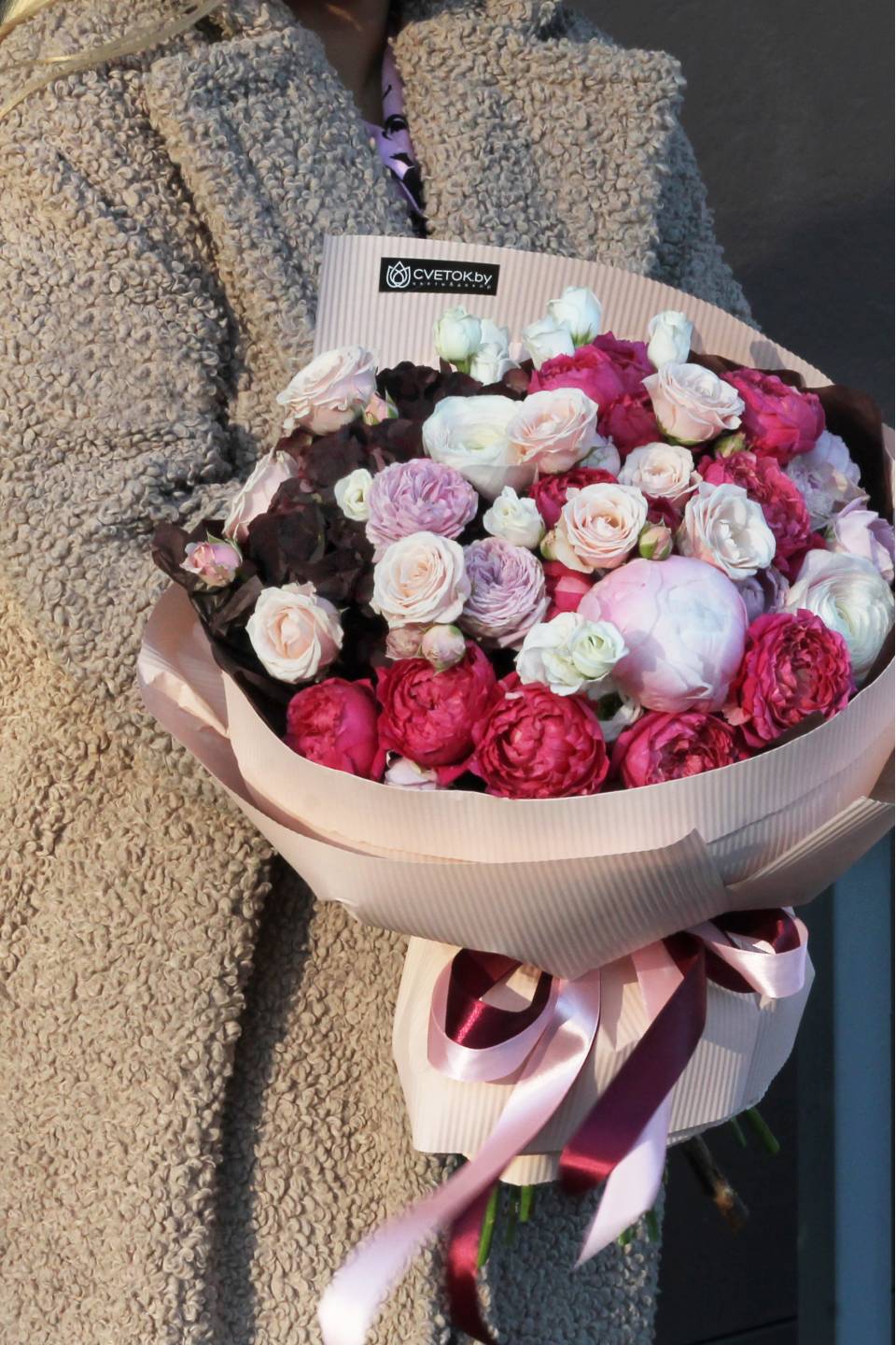 Букет Магия контрастов  - с добавлением зелени