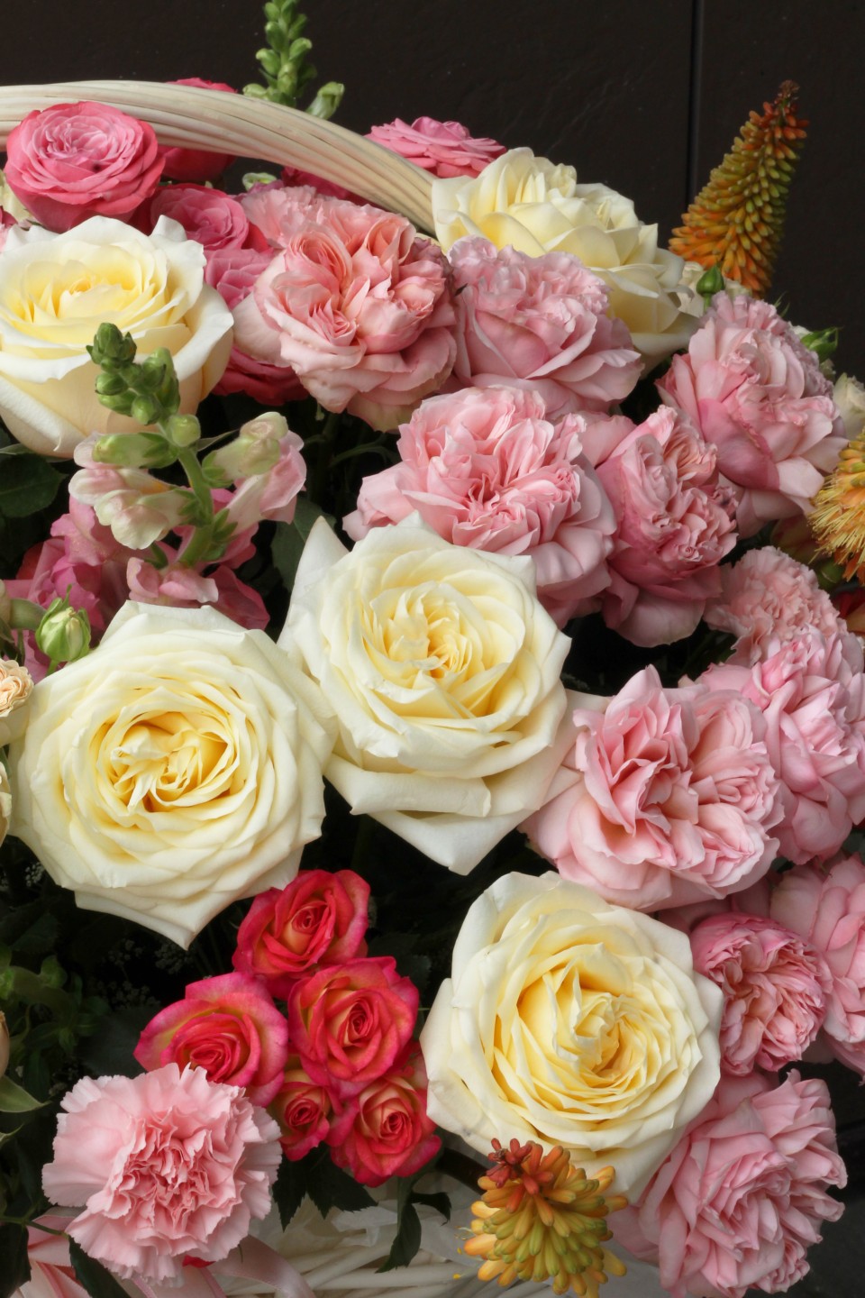 Корзина Глория - с добавлением зелени