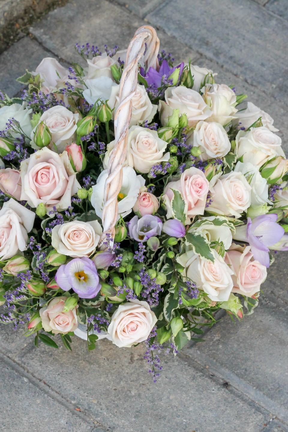 Корзина цветов Воздушный поцелуй - с доставкой по Минску