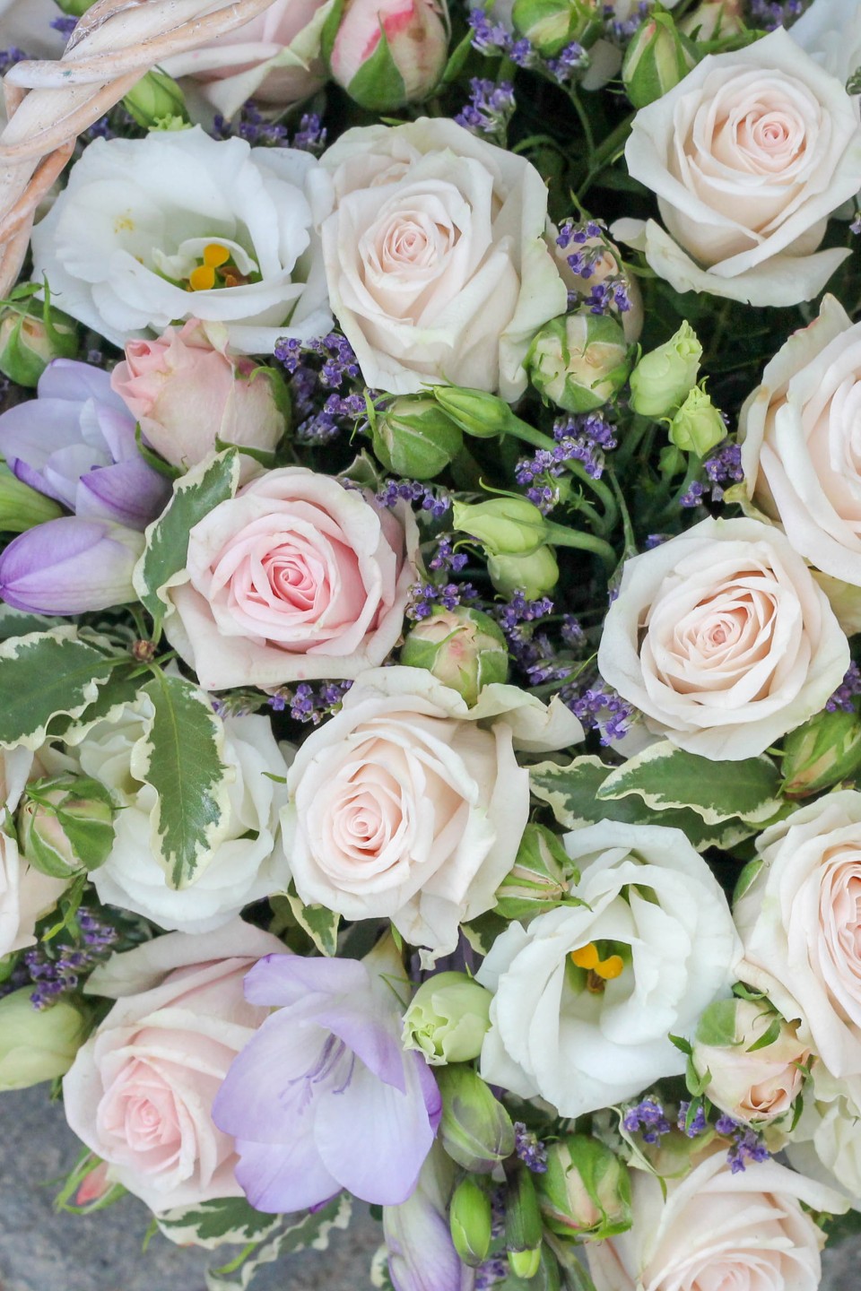 Корзина цветов Воздушный поцелуй