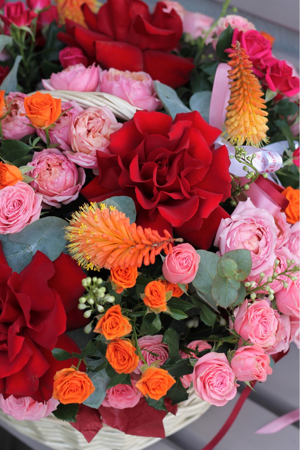 Цветочная корзина Красный Пейзаж - быстрая доставка в Минске