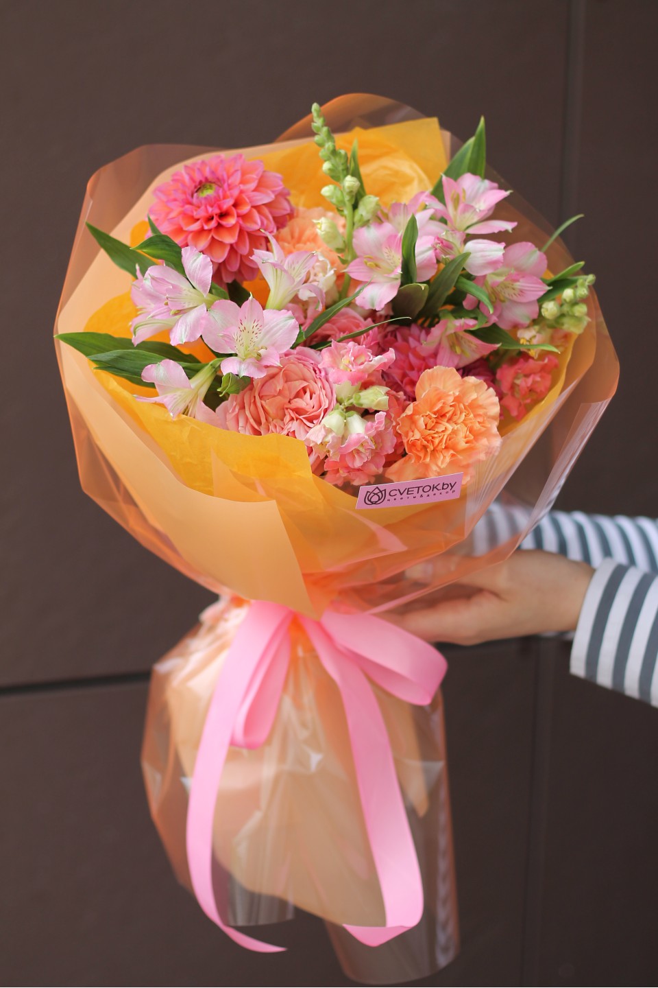 Букет Сюрприз - с добавлением зелени