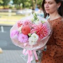 Букет Персиковый мельба - с добавлением зелени - миниатюра 