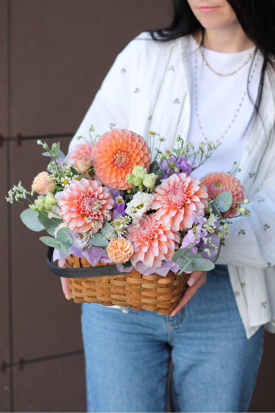 Корзина Танцующие цветы - для женщины/молодой пары