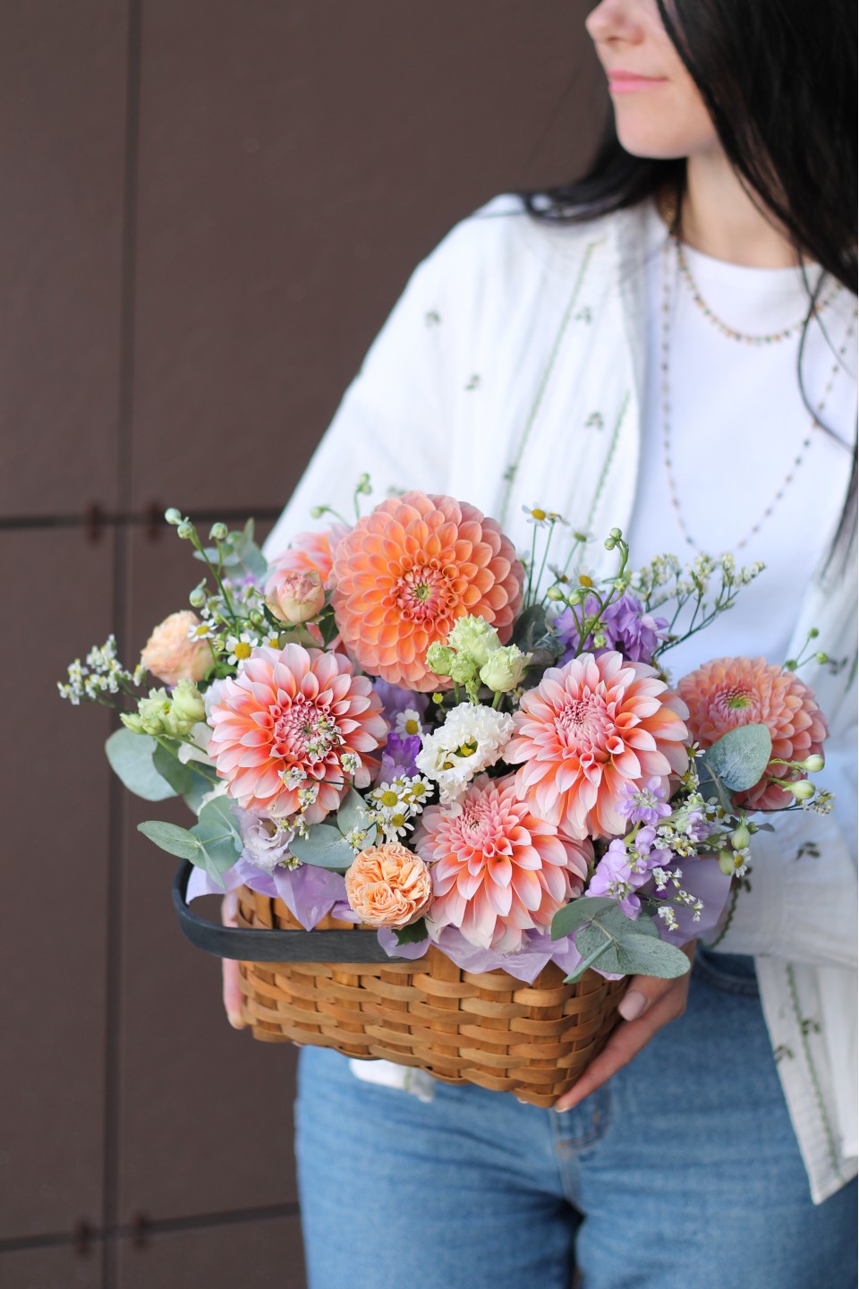 Корзина Танцующие цветы - с доставкой по Минску