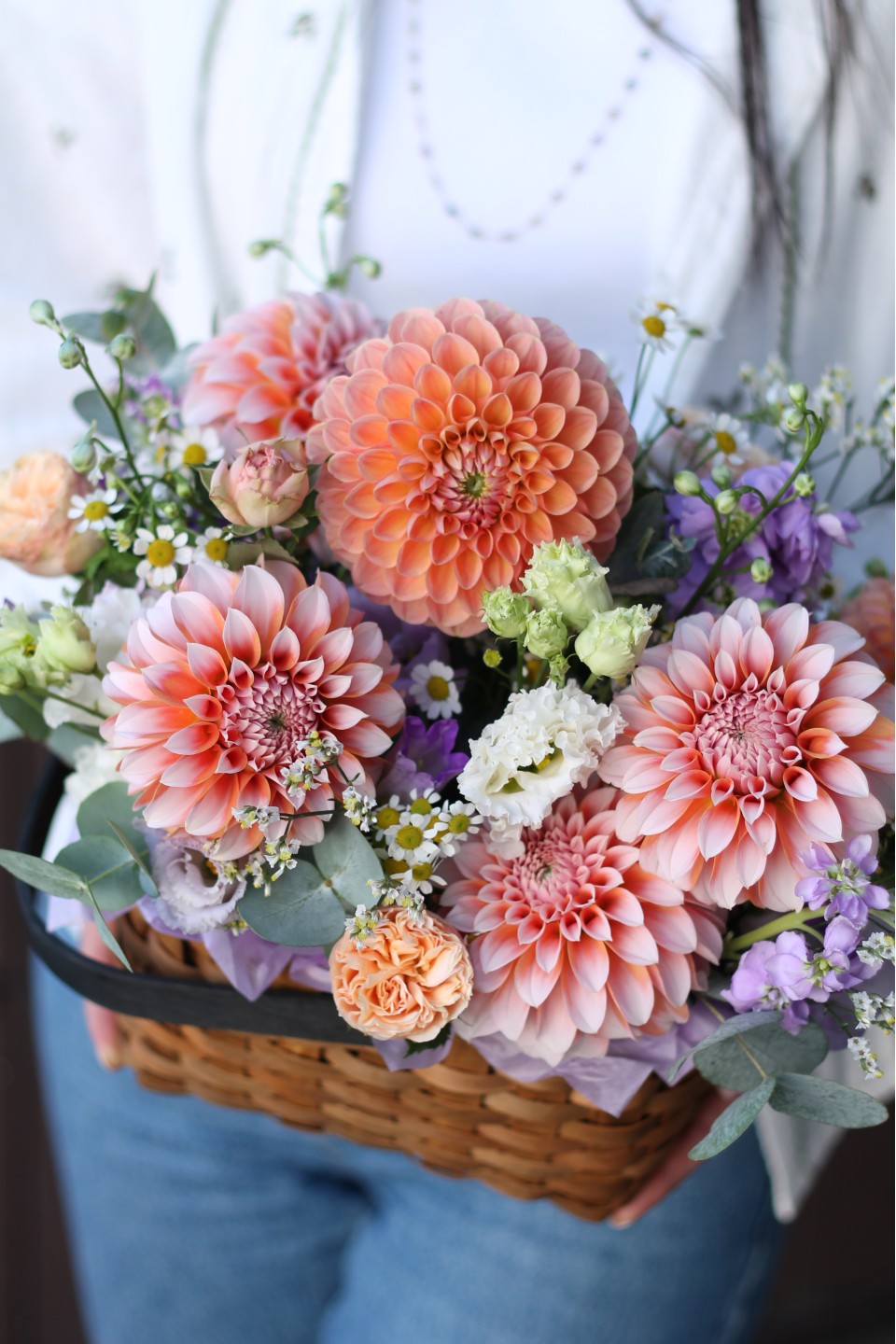 Корзина Танцующие цветы - быстрая доставка в Минске