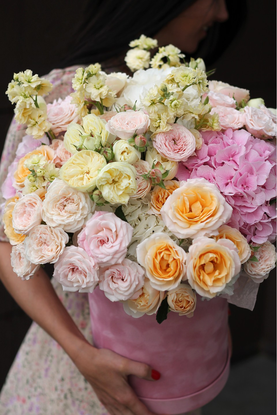 Коробка Нежность в Розовом - с добавлением зелени