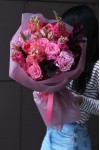 Букет с розовой альстромерией "Секрет Граната"