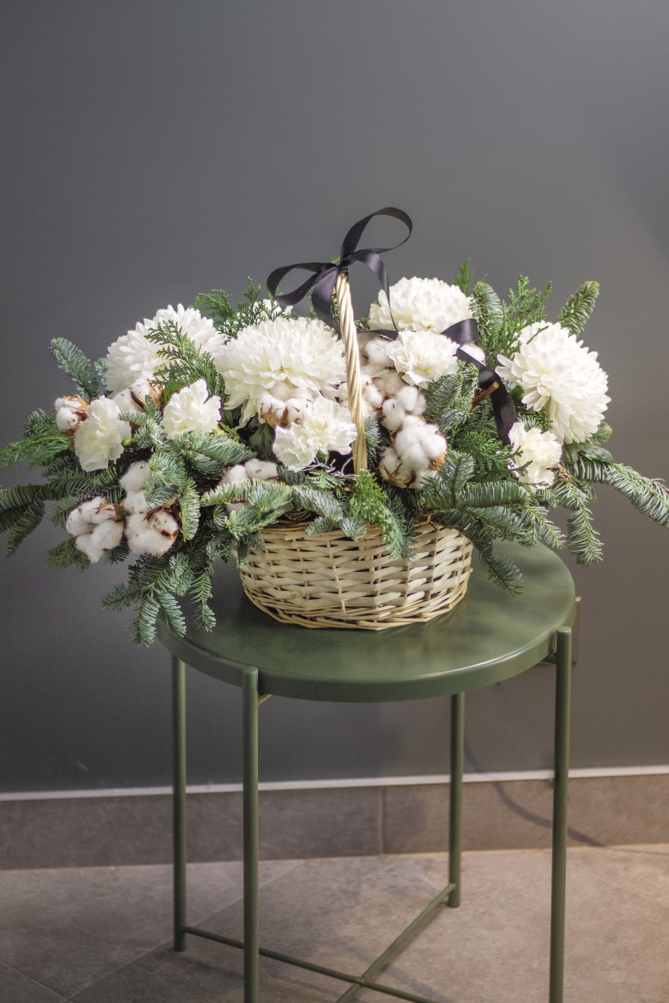 Корзина траурная из живых цветов Упокой Душу