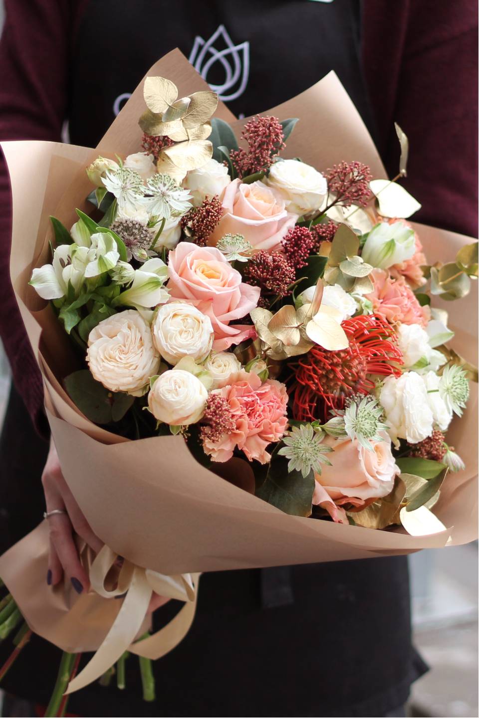 Букет Золотая роскошь - с добавлением зелени