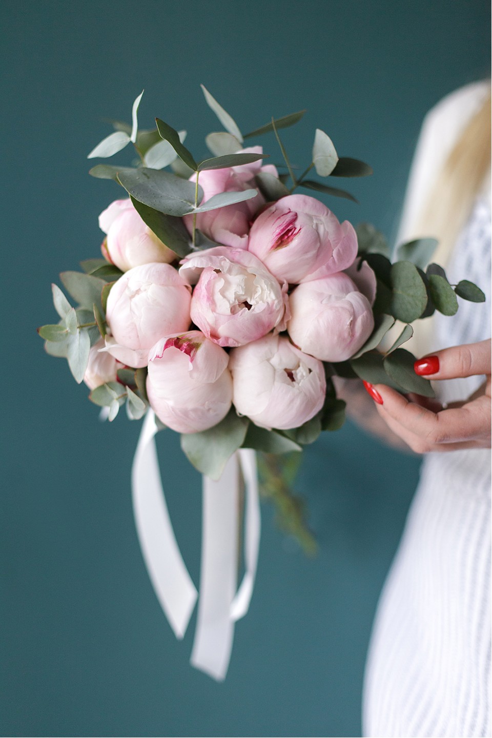 Букет невесты из пионов Воздушный поцелуй - с добавлением зелени