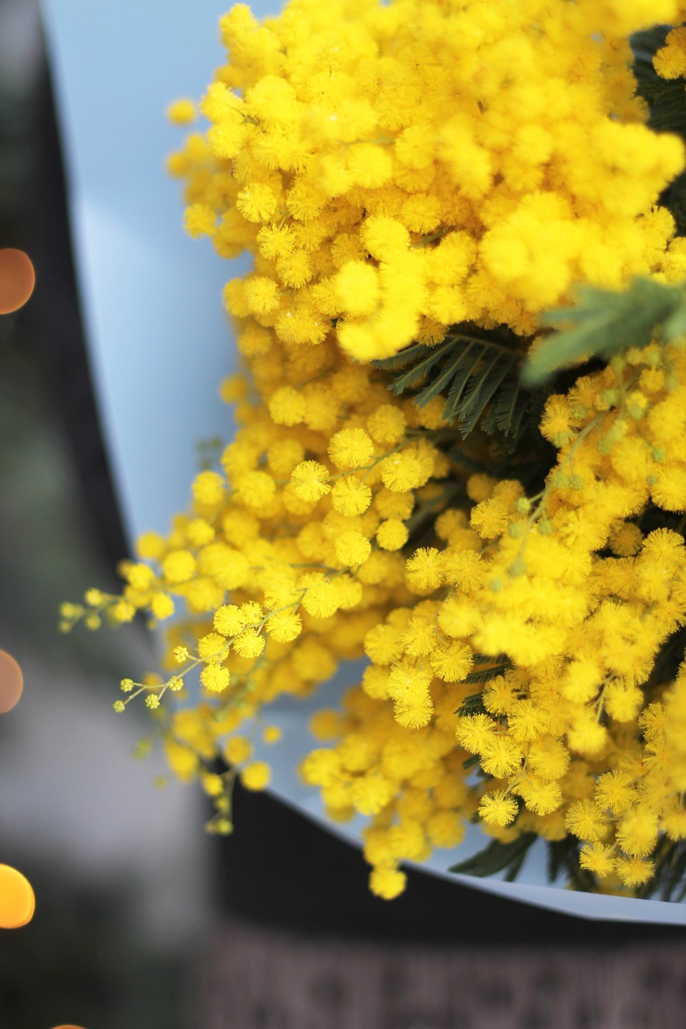 Букет Яркая Весна - с добавлением зелени