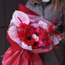 Букет с анемонами Страсть - с добавлением зелени - миниатюра 