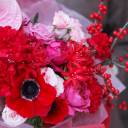 Букет с анемонами Страсть - подарочное оформление - миниатюра