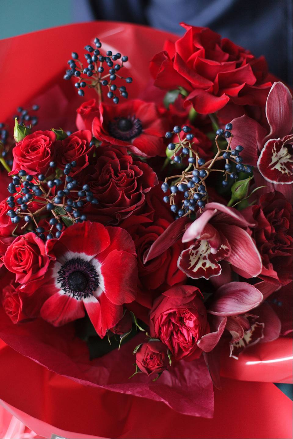 Букет Чувственный Танго - с добавлением зелени