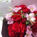 Букет Sensual Red - с добавлением зелени - миниатюра 