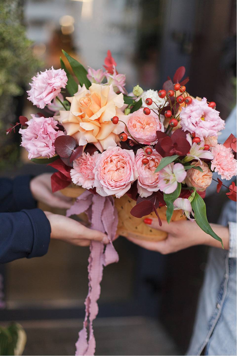 Корзина цветов С любовью - с доставкой по Минску