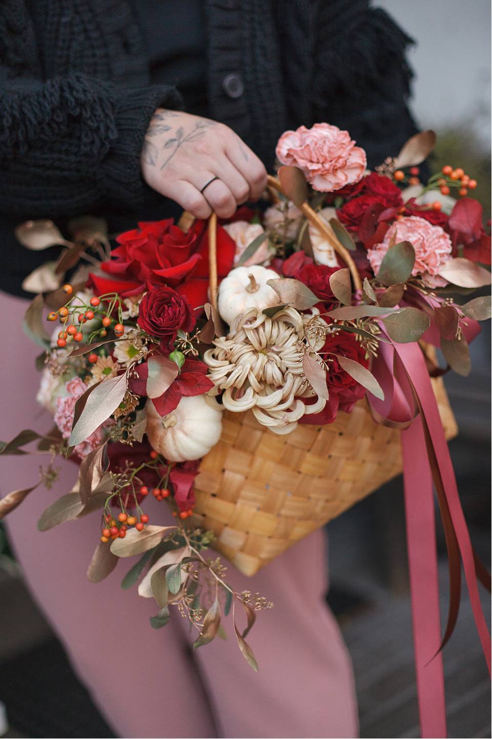 Корзина цветов Удовольствие - с доставкой по Минску