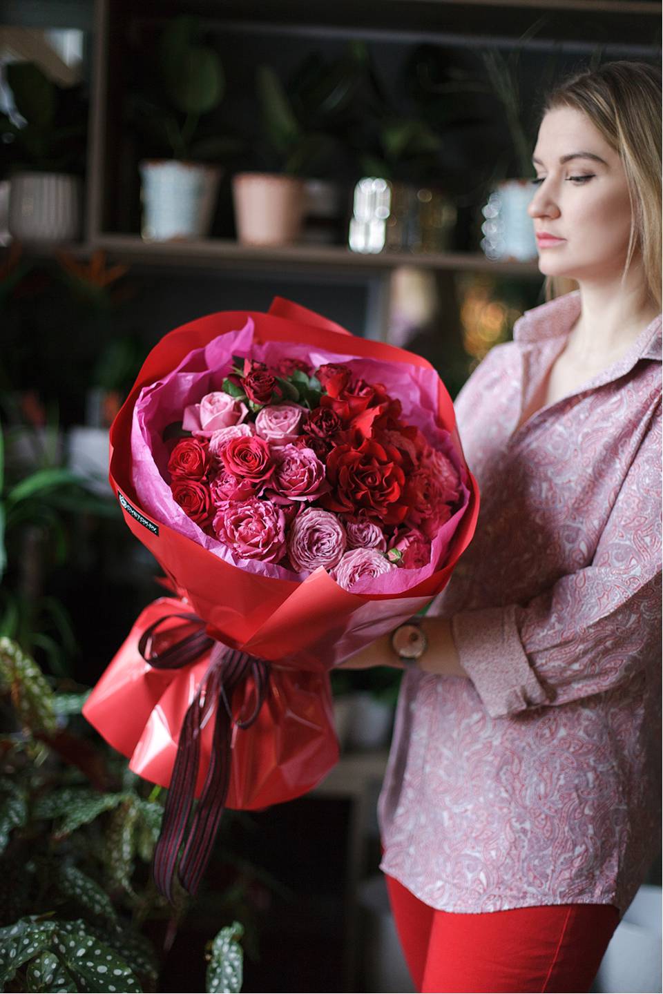 Букет Жгучие Чувства - с добавлением зелени