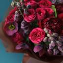 Букет Дама в красном платье - с добавлением зелени - миниатюра 