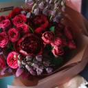 Букет Дама в красном платье - подарочное оформление - миниатюра