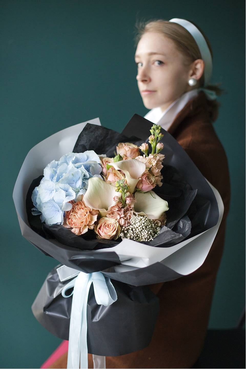 Букет Дама с жемчужной сережкой