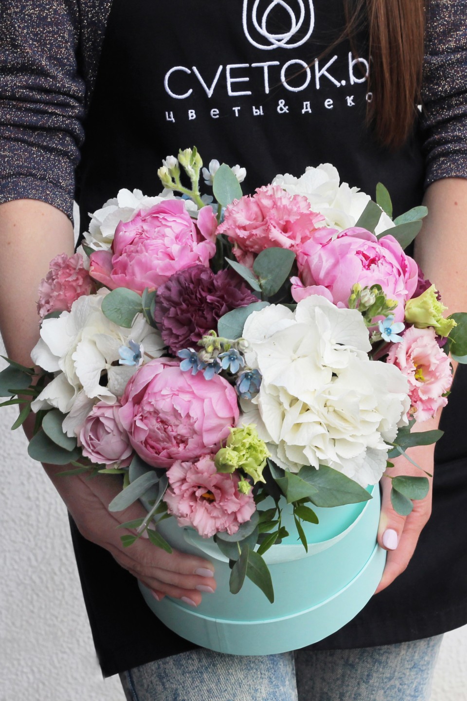 Коробка Нежность взгляда - с добавлением зелени