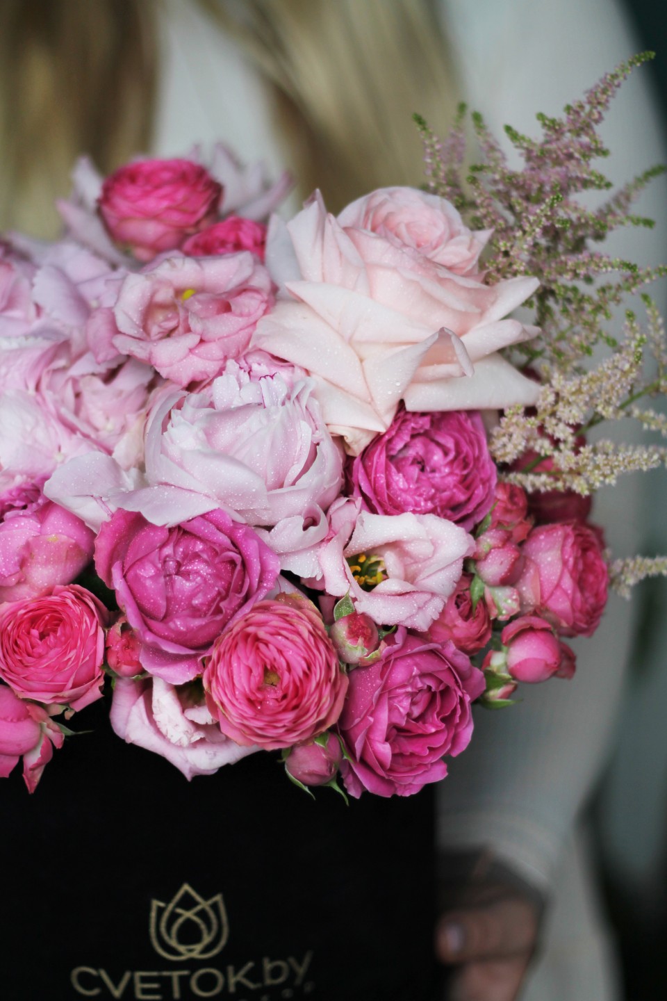 Черная коробочка с розами Розовые очки - с доставкой по Минску