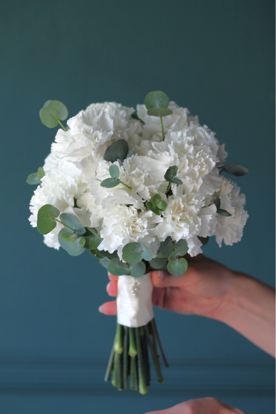 Букет невесты из гвоздик Чистота - с доставкой по Минску