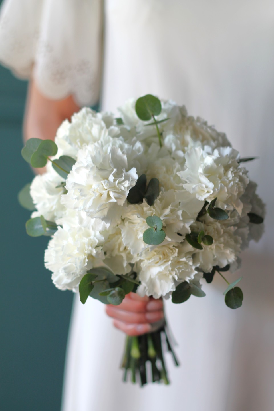 Букет невесты из гвоздик Чистота - подарочное оформление