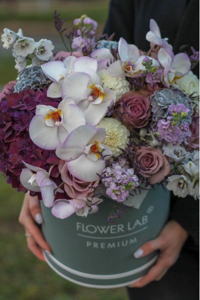 Букет цветов в коробке "Лимониум"