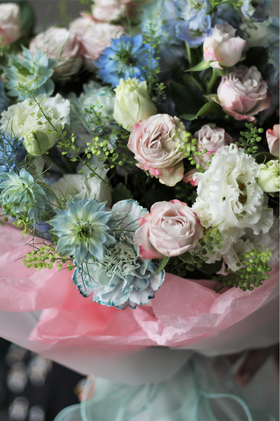 Букет Поющий дождь - с добавлением зелени