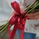 Букет роз Очарование - с добавлением зелени - миниатюра 