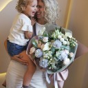 Букет Родные объятия - с добавлением зелени - миниатюра 