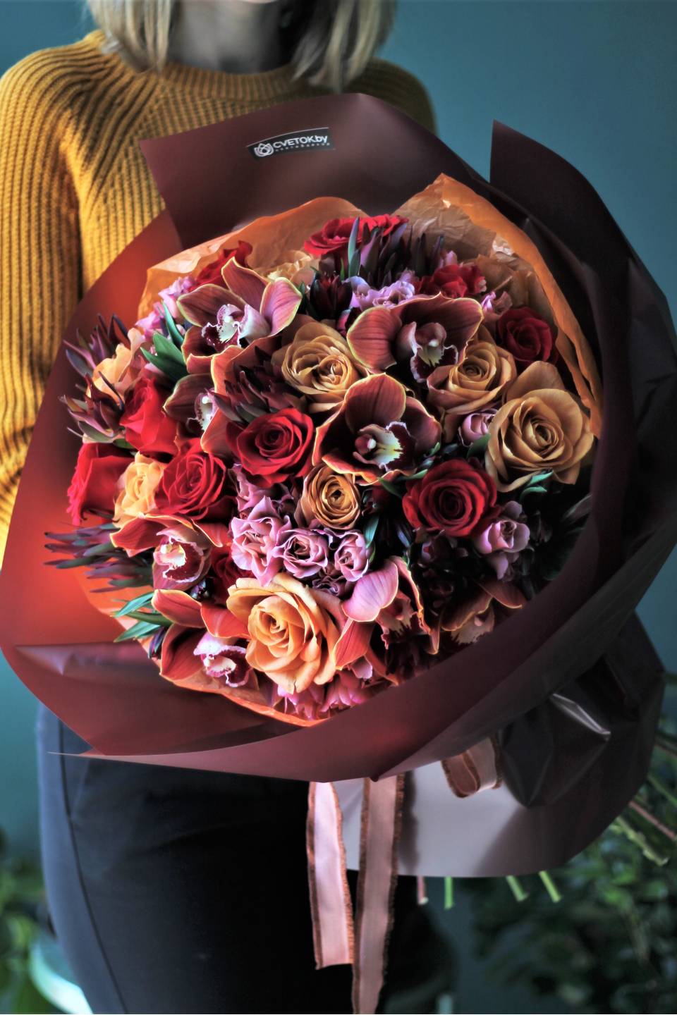 Букет из роз и орхидеи Клубника в шоколаде