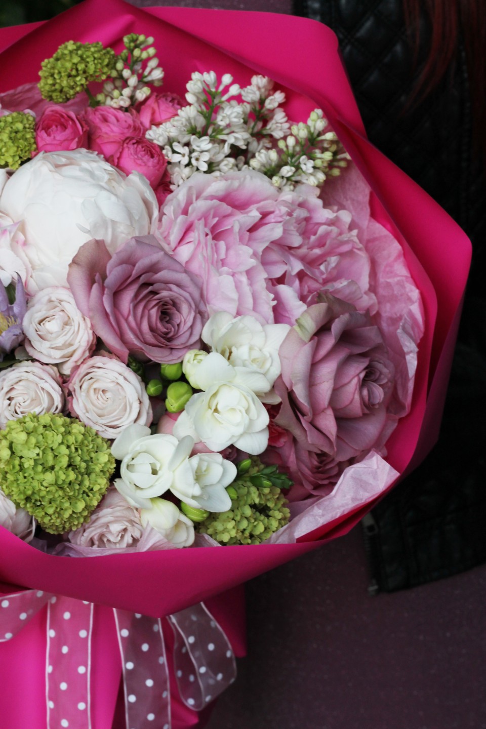 Букет Малиновый рай - с добавлением зелени