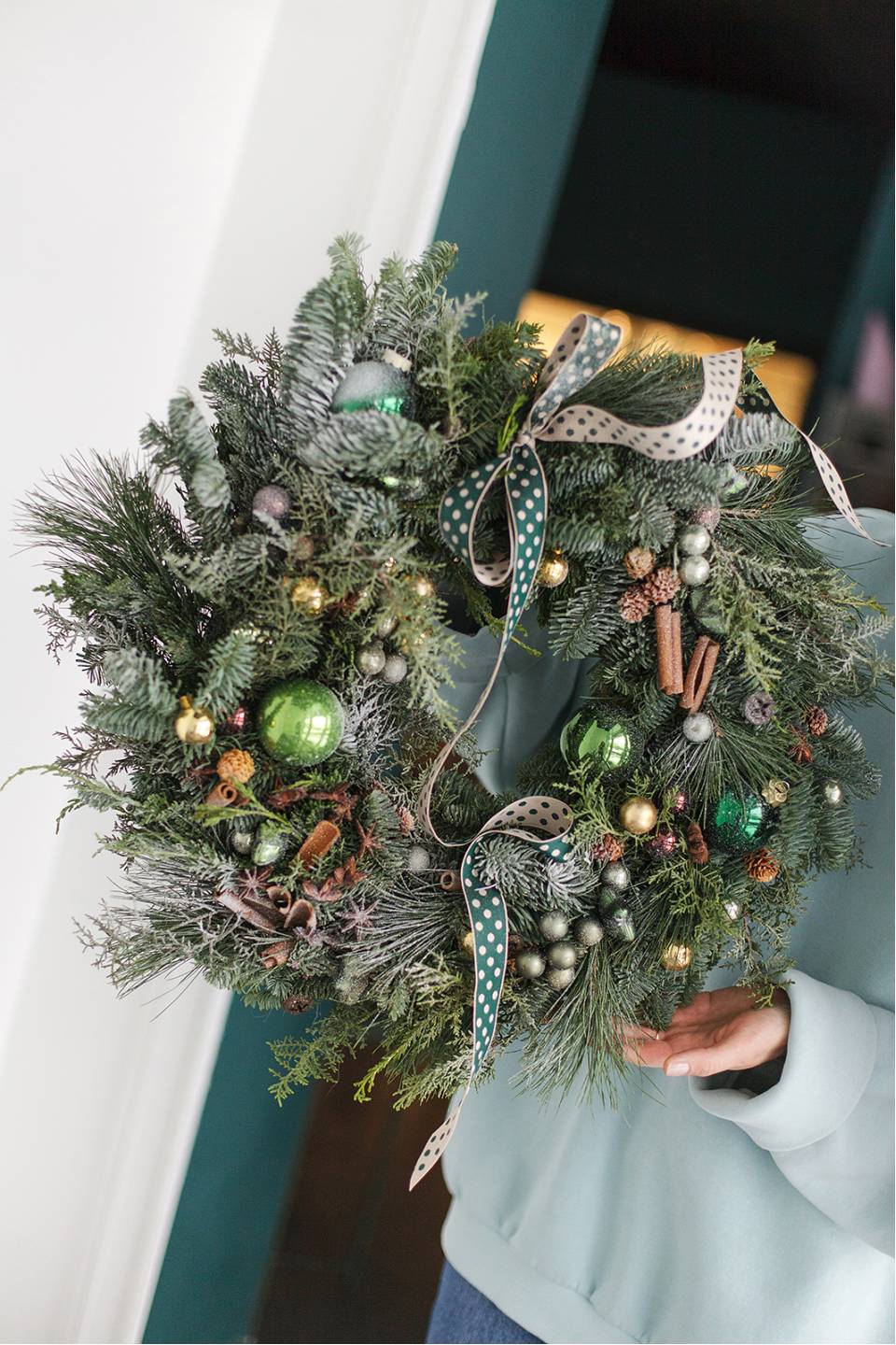 Венок новогодний Изумруд - для женщины/молодой пары