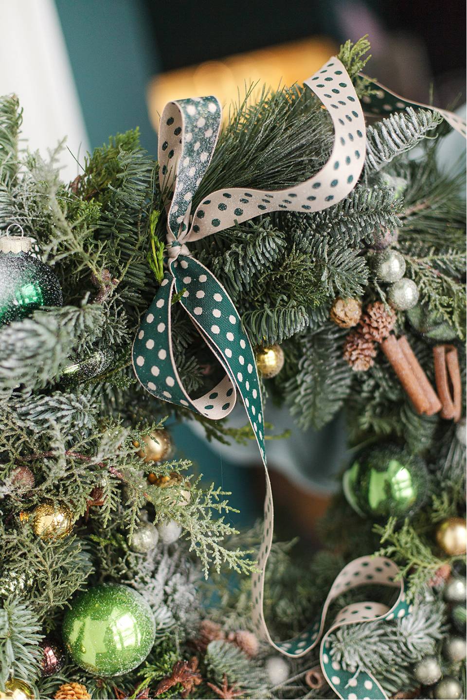 Венок новогодний Изумруд - быстрая доставка в Минске