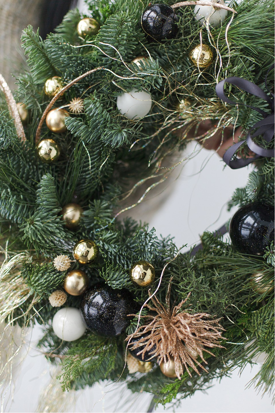 Венок новогодний Черный Лес - с добавлением зелени