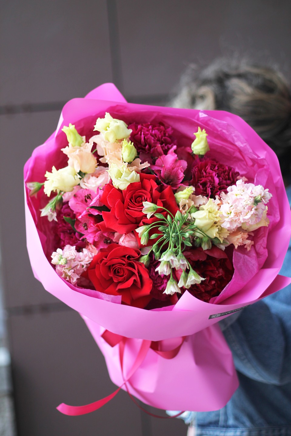 Букет Малиновое вино - подарочное оформление