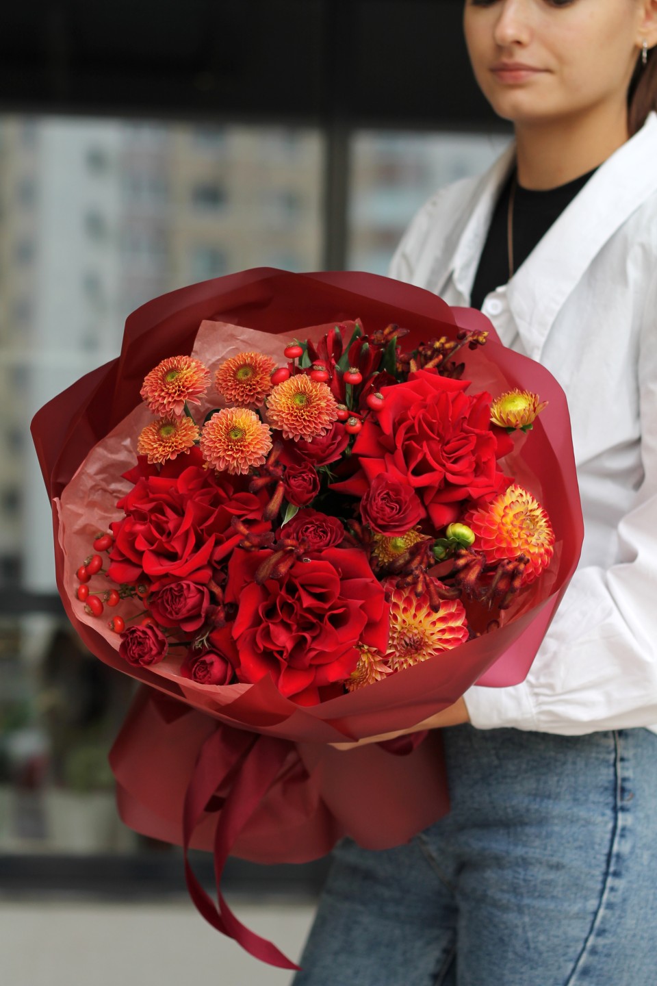 Букет Пламенные Чувства - с добавлением зелени