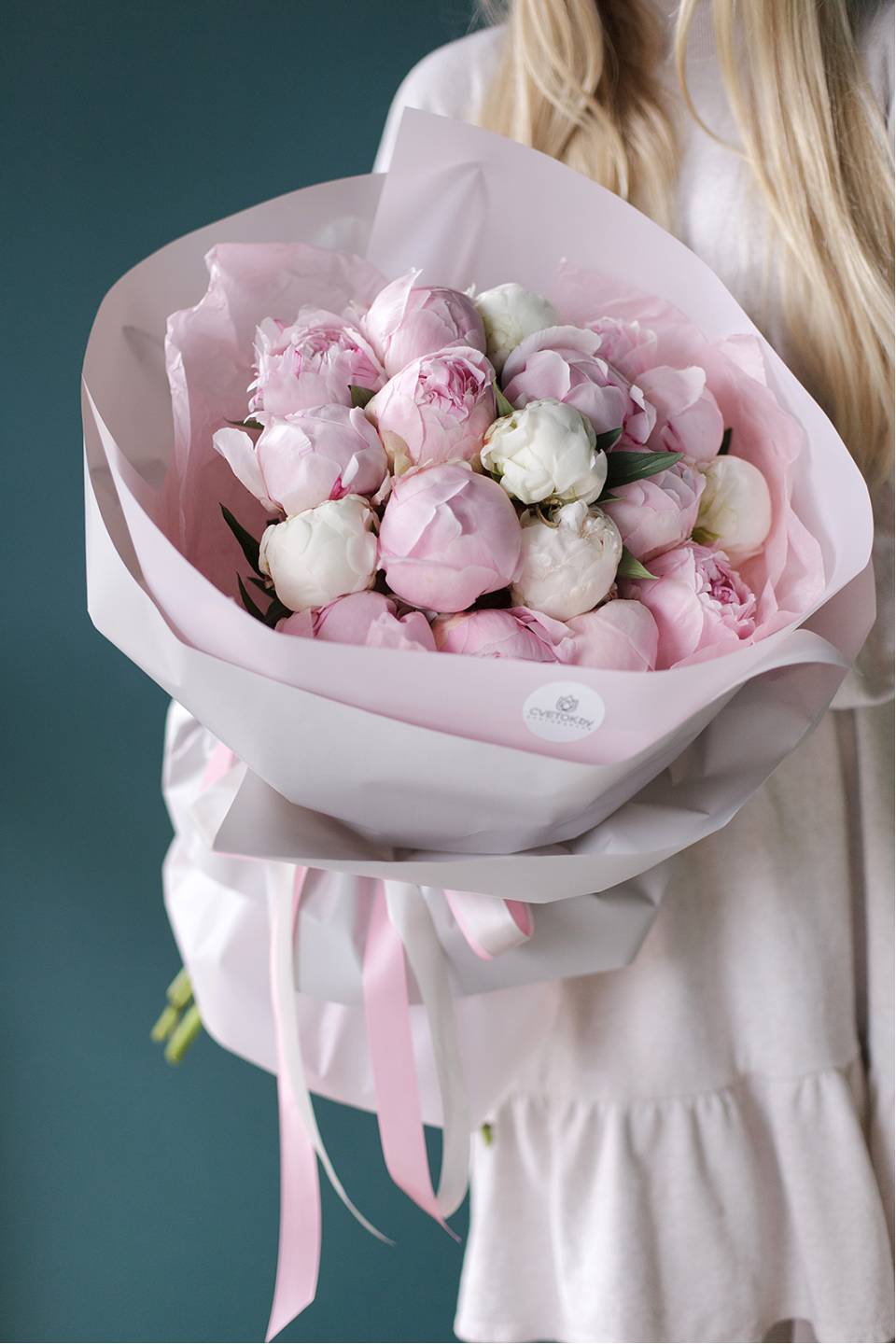 Букет пионовСаблино - с добавлением зелени