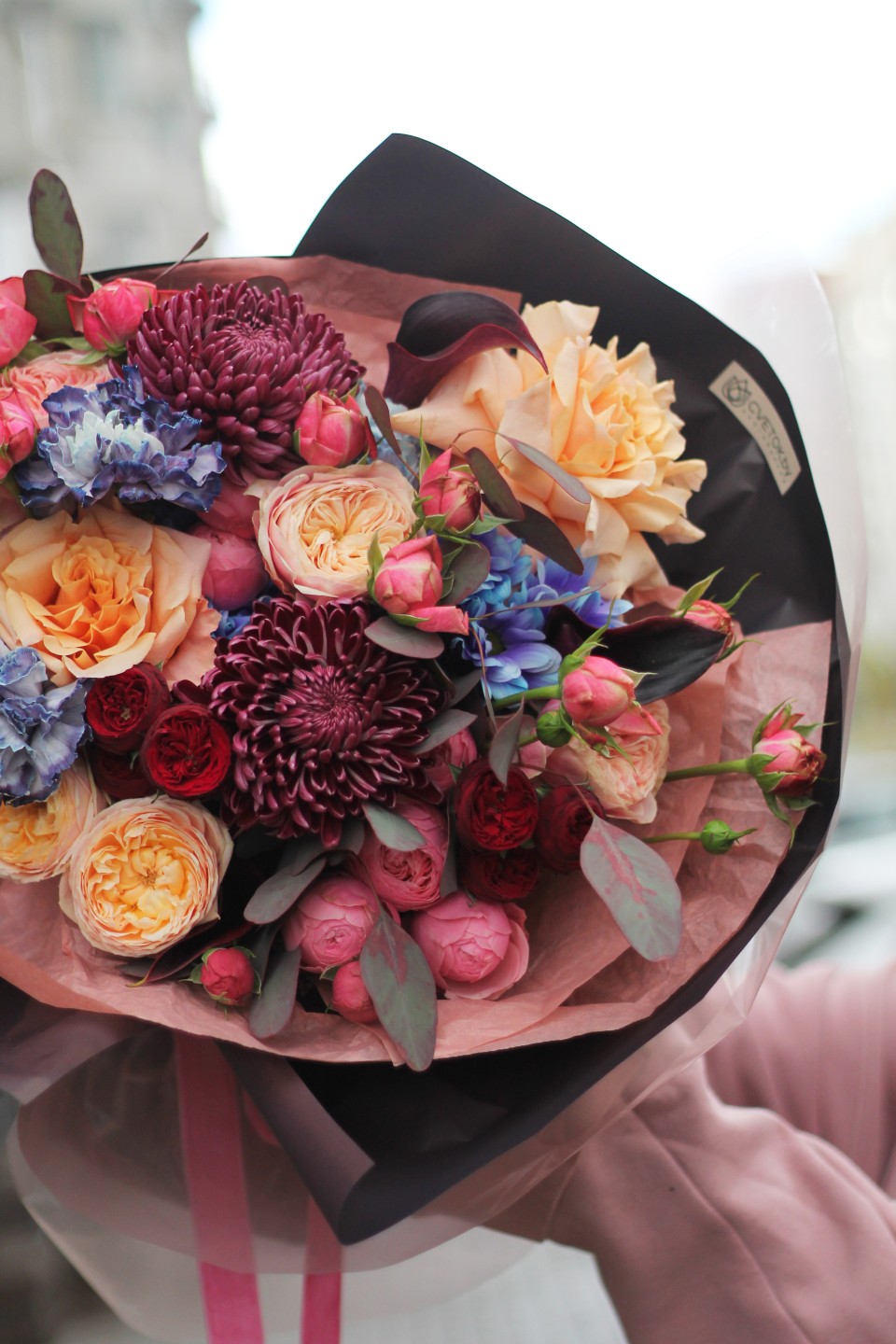 Букет  Ночное вдохновение - с добавлением зелени